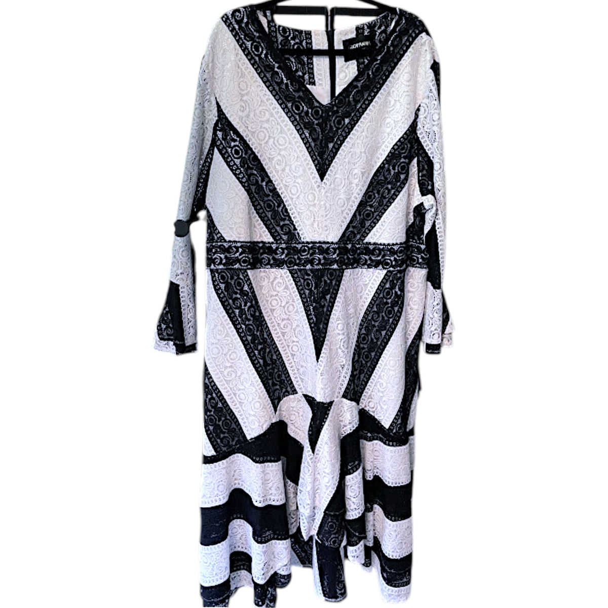 Giovanni Cutout Knit Diagonal Contrast Stripe Gown