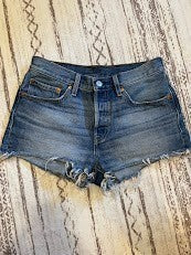 Somethinguluv3 Levis 501 vintage medium wash denim cut-off shorts with a classic button-fly closure.