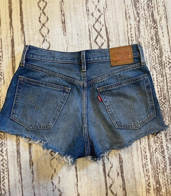 Somethinguluv3 Levis 501 vintage medium wash denim cut-off shorts with frayed hem and leather back patch