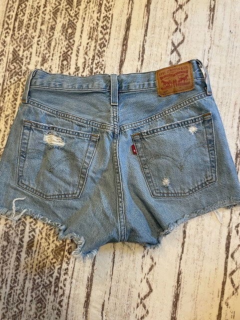 Somethinguluv3 Levis 501 vintage light wash denim cut-off shorts with distressed back pockets and leather brand patch.