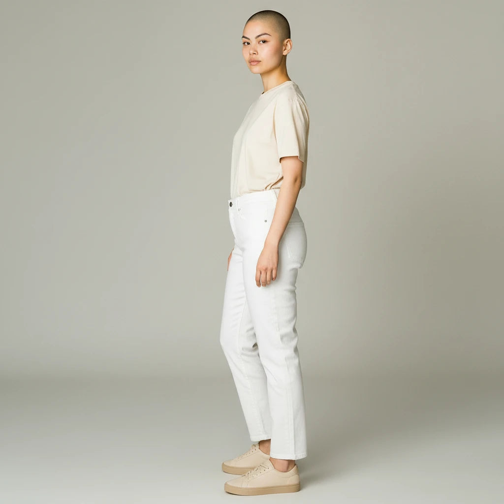 Model wearing Somethinguluv3 Ralph Lauren Jeans Company white cropped straight leg jeans with a beige t-shirt